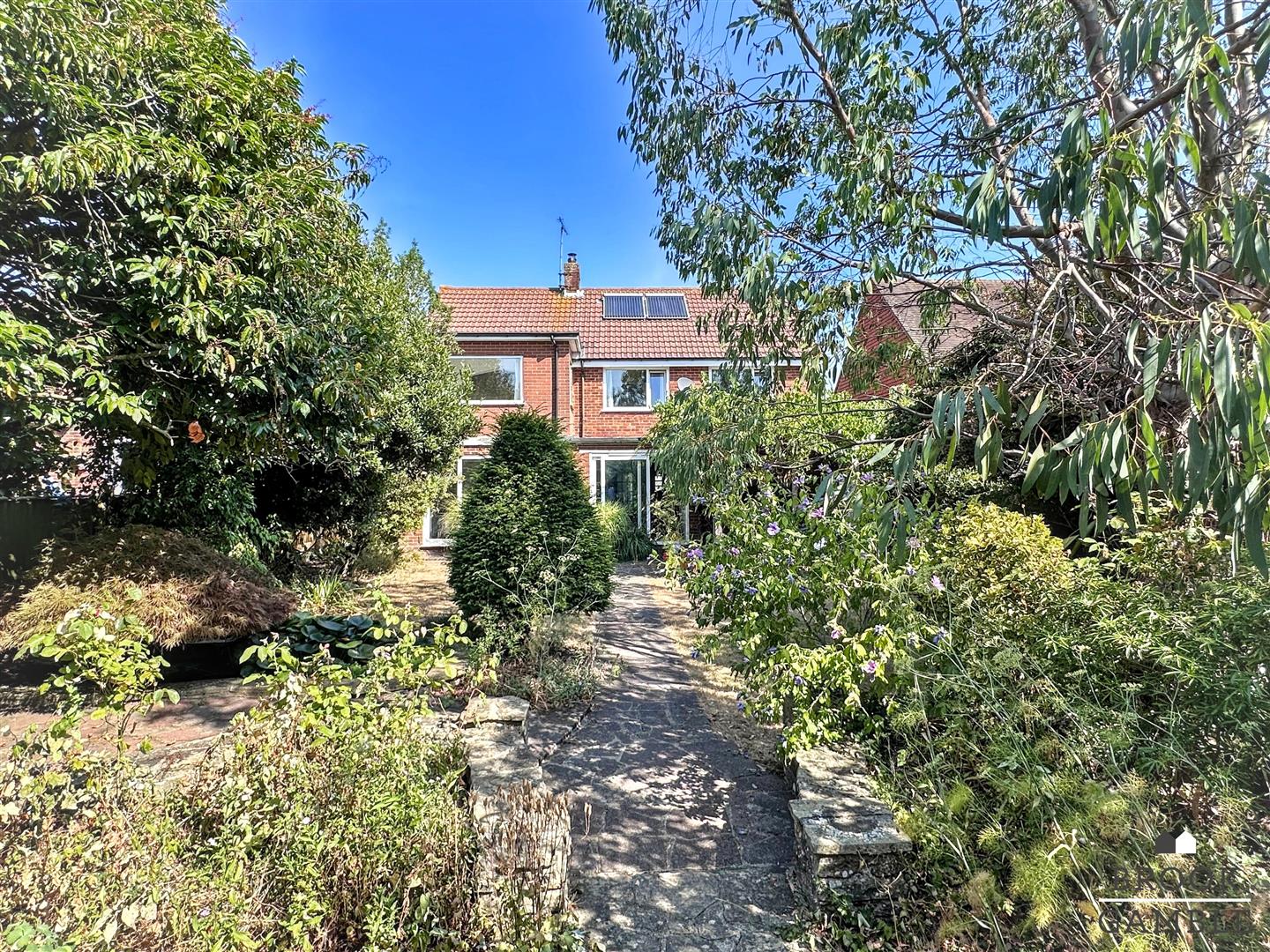 4 Bedroom House - Detached. Eldon Road in Eastbourne,  41